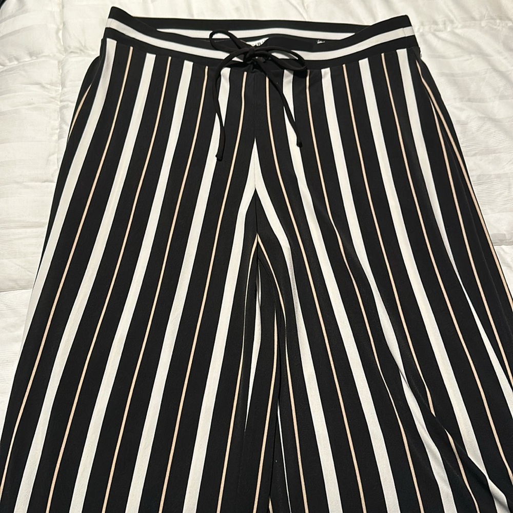 WHBM Wide-Leg Pants with stripes - Picture 4 of 6